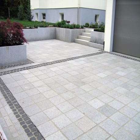 12 cm starke Granit-Pflasterplatten Griys hellgrau