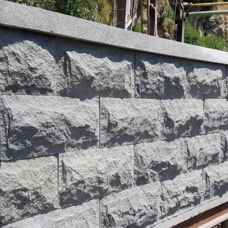 20 x 20 cm Basaltlava-Schlossmauersteine anthrazit vermörtelt