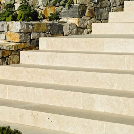 18 x 45 cm Kalkstein-Blockstufen Blancka Flava weiß