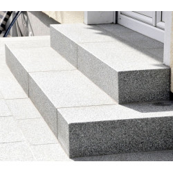 18 cm starke Granit-Podestplatte Elena weißgrau Größe 100 x 100 cm