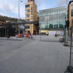 8 cm starke Granit-Pflasterplatten Elena weißgrau