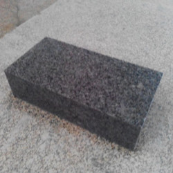 8 cm starke Granit-Pflasterplatten Pedro Black schwarz 60 x 40 cm