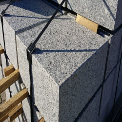 20 x 45 cm Granit Blockstufen Griys hellgrau