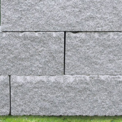 30 x 30 cm Granit-Mauersteine Griys hellgrau, mit 4 gesägten Flächen