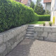 30 x 30 cm Granit-Mauersteine Griys hellgrau, mit 4 gesägten Flächen eingebaut