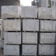 50 x 50 cm Granit-Mauersteine Griys hellgrau, mit 4 gesägten Flächen auf Paletten