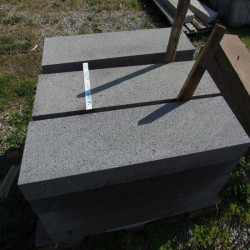 10 x 25 cm Basaltlava Bordsteine Vulcano grau