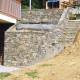 4 - 15 cm hohe Basalt-Mauersteine Nika schwarz eingebaut