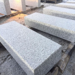 18 x 35 cm Granit Blockstufen Elena weißgrau
