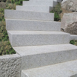 18 x 45 cm Granit Blockstufen Elena weißgrau