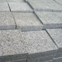 5 cm Granitpflaster Elena weißgrau, gesägt