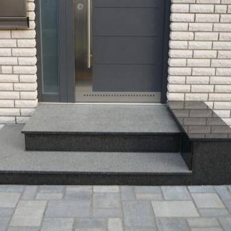 8 cm starke Granit-Podestplatte Pedro Black schwarz 200 x 100 cm